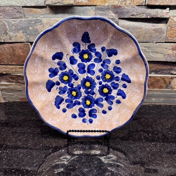 Deruta Hand Painted plate with blue and yellow flowers, hook for hanging - Picture 1 of 11